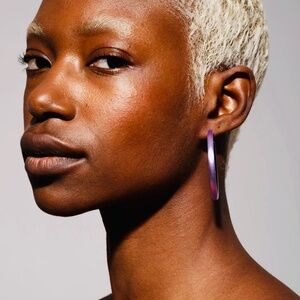 NWT Alexis Bittar Skinny Lucite Hoop Earring Electric Violet